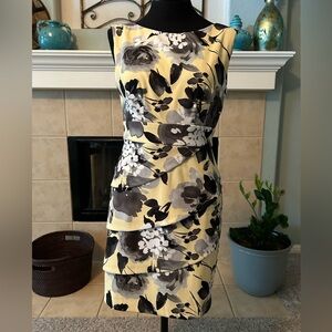 Signature Sabrina floral sleeveless tiered stretch  dress size 6P.  NWOTGS